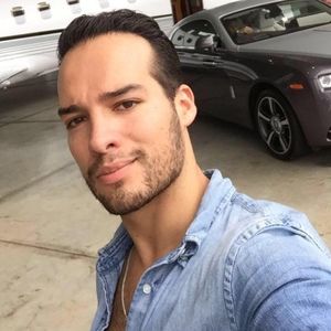 Meet your Posher, Ari